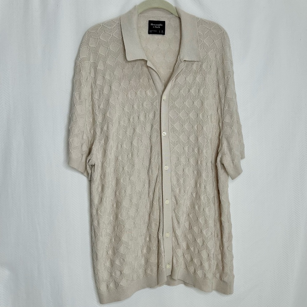 Abercrombie and Fitch cream men’s sweater shirt size X large short sleeves